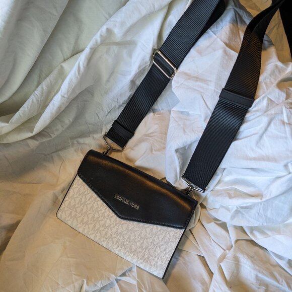 Michael Kors Signature Shoulder Bag White/Black Very Nice - Picture 1 of 7